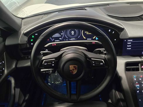 Used 2022 Porsche Taycan image 24
