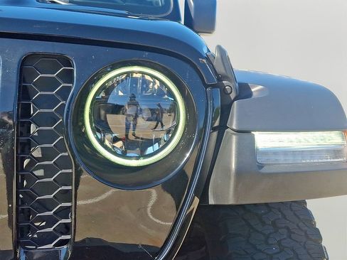 Used 2024 Jeep Wrangler Unlimited Rubicon AWD/4WD image 9