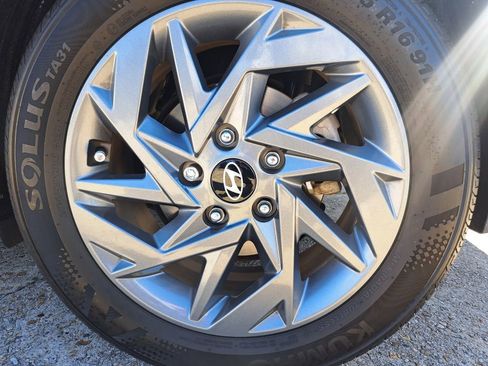 Used 2024 Hyundai Elantra SEL image 23