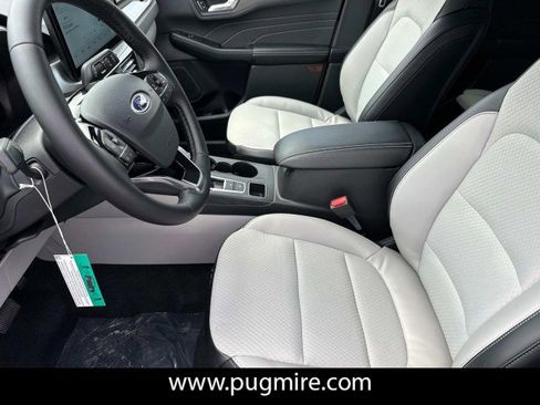 New 2025 Ford Escape SE w/ Class II Trailer Tow Package image 9