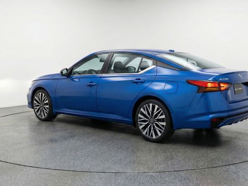 Used 2025 Nissan Altima 2.5 SV image 6