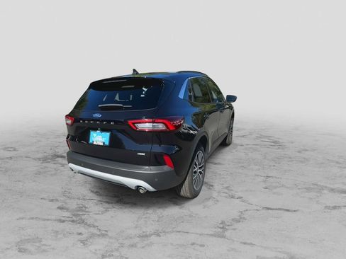 Used 2024 Ford Escape SE image 8