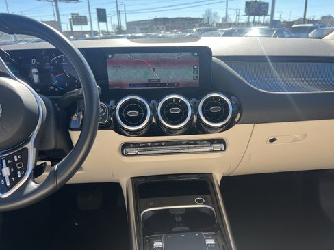 Used 2023 Mercedes-Benz GLA 250 4MATIC w/ Premium Package image 31