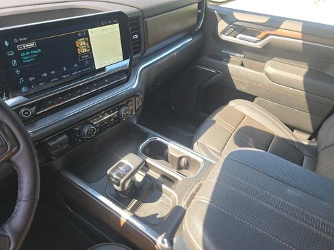 Used 2024 Chevrolet Silverado 1500 High Country w/ Technology Package AWD/4WD image 32