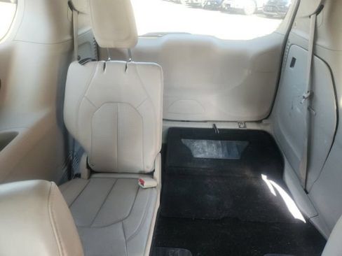 Used 2021 Chrysler Voyager Lxi FWD image 9