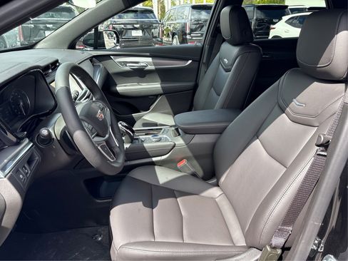 New 2026 Cadillac XT5 Luxury image 9