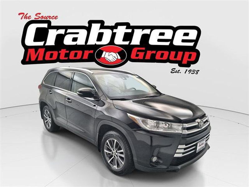 Certified 2019 Toyota Highlander XLE image 1