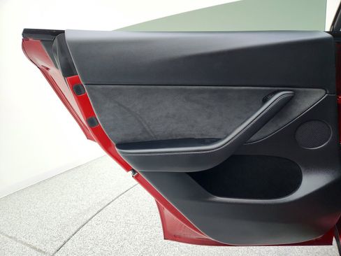 Used 2024 Tesla Model Y Performance image 22