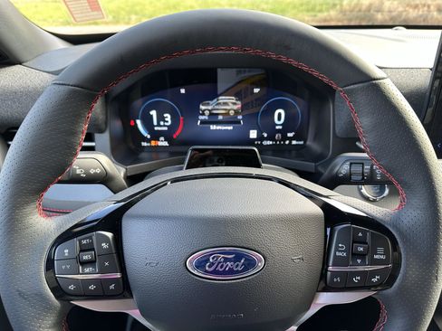 New 2026 Ford Explorer ST-Line w/ ST-Line Street Pack image 15