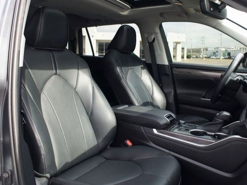 Used 2020 Toyota Highlander Limited image 25