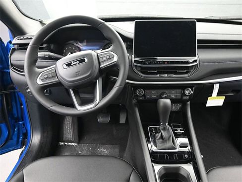 Used 2026 Jeep Compass Latitude image 19