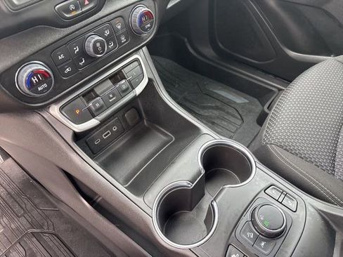 Used 2024 GMC Terrain SLE w/ Driver Convenience Package image 26