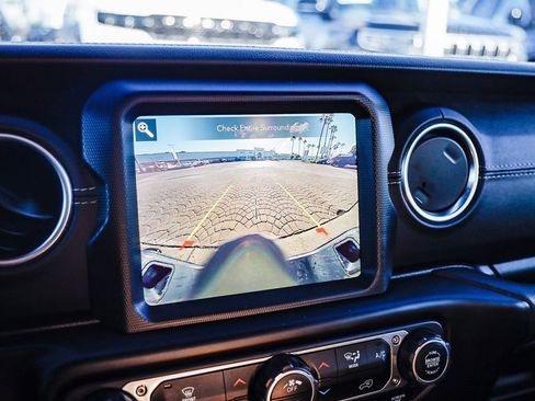 Certified 2022 Jeep Gladiator Overland w/ Trailer Tow Package image 25