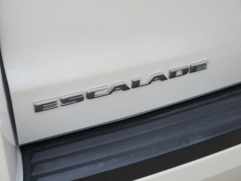 Used 2018 Cadillac Escalade ESV Premium Luxury AWD/4WD image 45