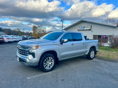 Used 2022 Chevrolet Silverado 1500 LTZ image 2