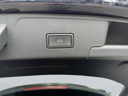 Used 2024 Volkswagen Atlas Cross Sport SE w/ Panoramic Sunroof Package FWD image 34