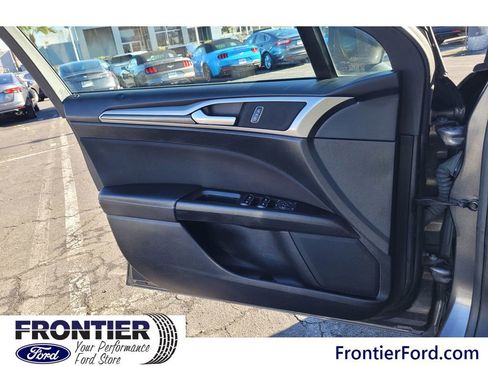 Used 2017 Ford Fusion SE w/ Equipment Group 201A image 14