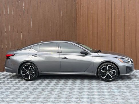 Used 2024 Nissan Altima 2.5 SR w/ SR Premium Package FWD image 13