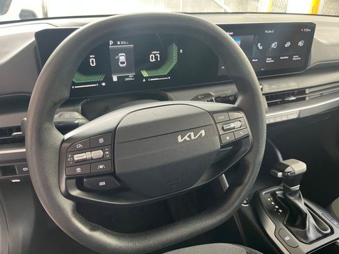 Used 2025 Kia K4 LXS image 28