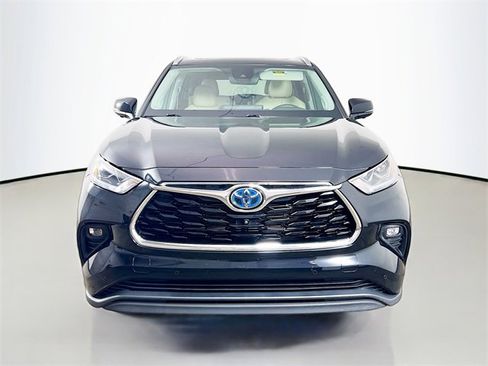 Used 2024 Toyota Highlander Limited image 2