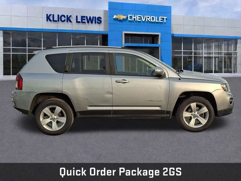 Used 2017 Jeep Compass Latitude image 9