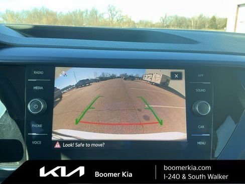 Used 2024 Volkswagen Taos SE image 25