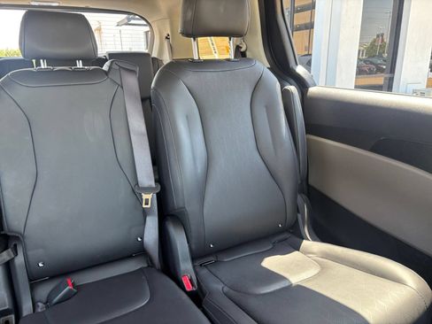 Used 2026 Kia Carnival FWD image 39