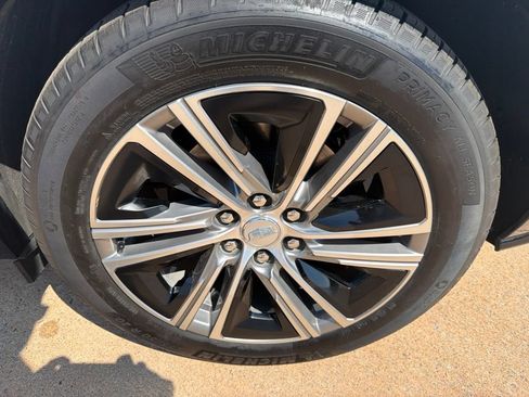 Used 2024 Cadillac Lyriq Luxury AWD/4WD image 7