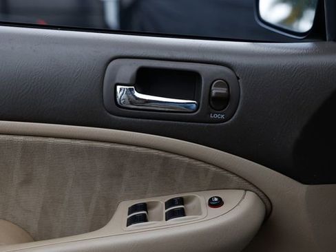 Used 2004 Honda Civic LX image 44