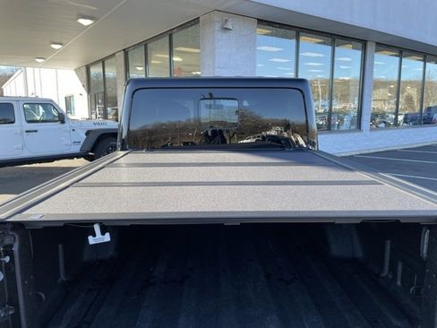 Used 2023 Jeep Gladiator Overland image 30