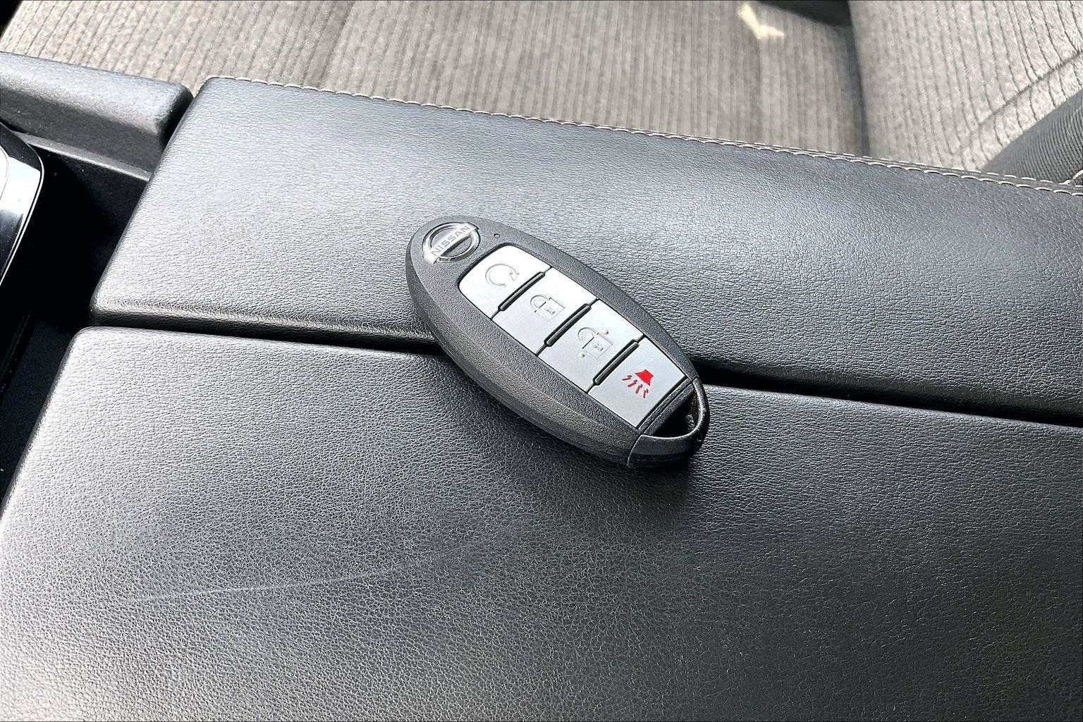 Certified 2021 Nissan Rogue SV FWD image 12