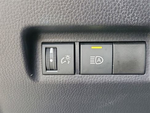 Used 2025 Toyota RAV4 LE image 29