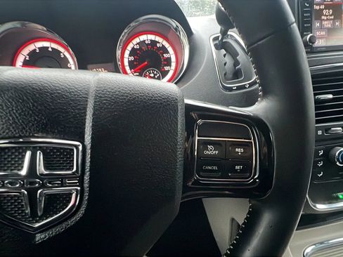 Used 2017 Dodge Grand Caravan SXT image 15