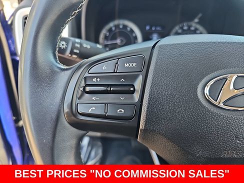 Used 2022 Hyundai Venue Limited FWD image 16