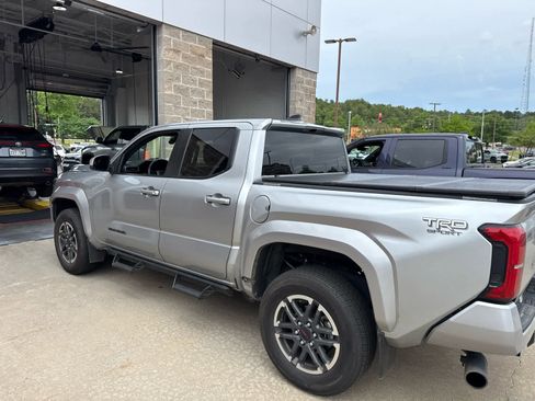 Used 2024 Toyota Tacoma TRD Sport RWD image 4