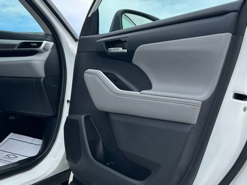 Used 2021 Toyota Highlander XLE image 67