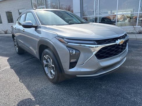 Used 2026 Chevrolet Trax LT w/ Driver Confidence Package FWD image 1