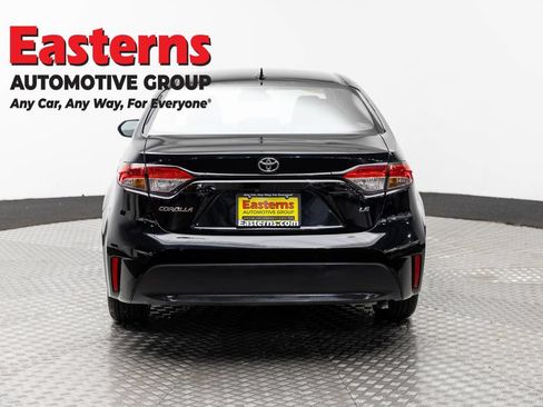 Used 2024 Toyota Corolla LE FWD image 5