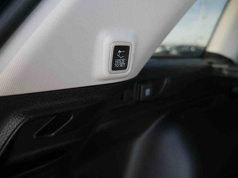 Used 2023 Jeep Grand Cherokee Limited w/ Black Appearance Package image 10