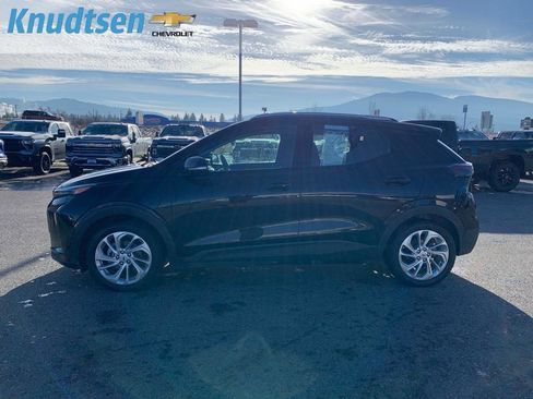 Used 2023 Chevrolet Bolt EUV LT w/ Comfort Package image 4