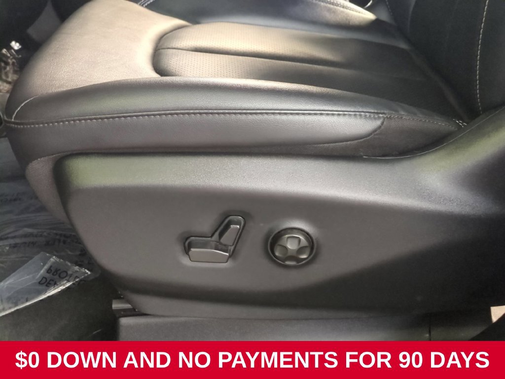 Used 2025 Chrysler Pacifica Select FWD image 14