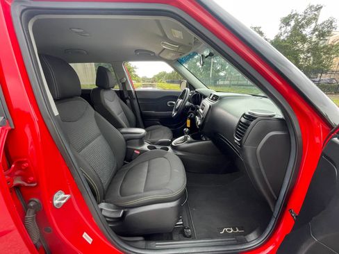 Used 2014 Kia Soul + FWD image 20