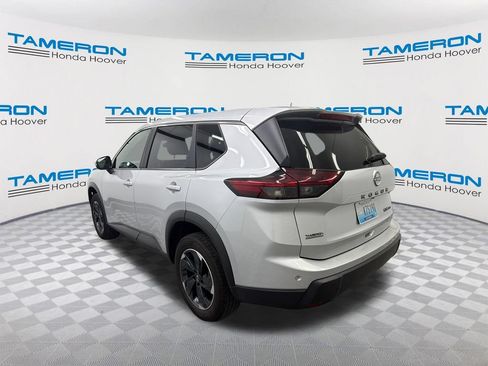 Used 2024 Nissan Rogue SV AWD/4WD image 3