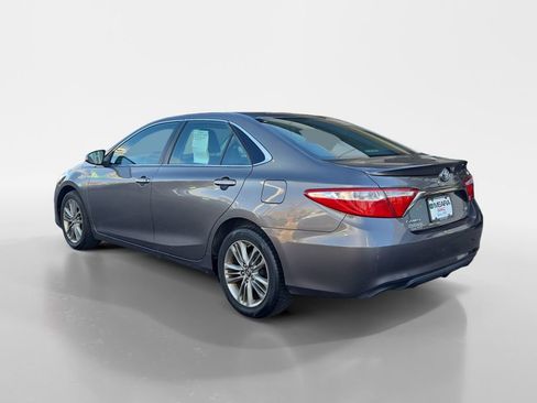 Used 2017 Toyota Camry SE image 3