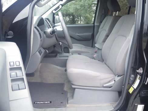 Used 2014 Nissan Frontier SV w/ SV Value Truck Package image 37