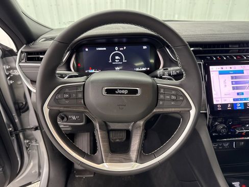 Used 2025 Jeep Grand Cherokee L Limited image 25