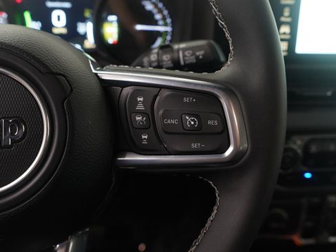 Used 2025 Jeep Wrangler Unlimited Sahara w/ Safety Group image 18