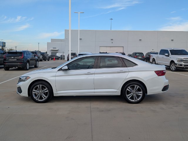 Used 2022 Volkswagen Jetta SE FWD image 3