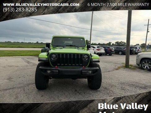 Used 2019 Jeep Wrangler Unlimited Rubicon w/ Dual Top Group AWD/4WD image 2