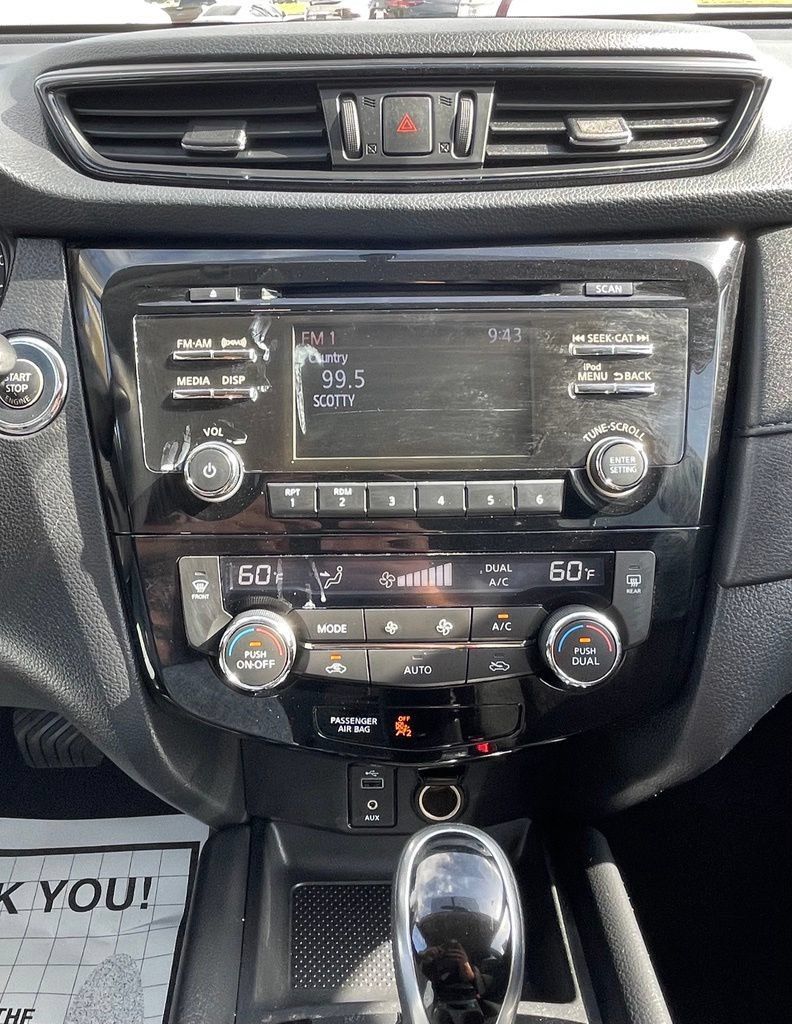 Used 2017 Nissan Rogue SV FWD image 22